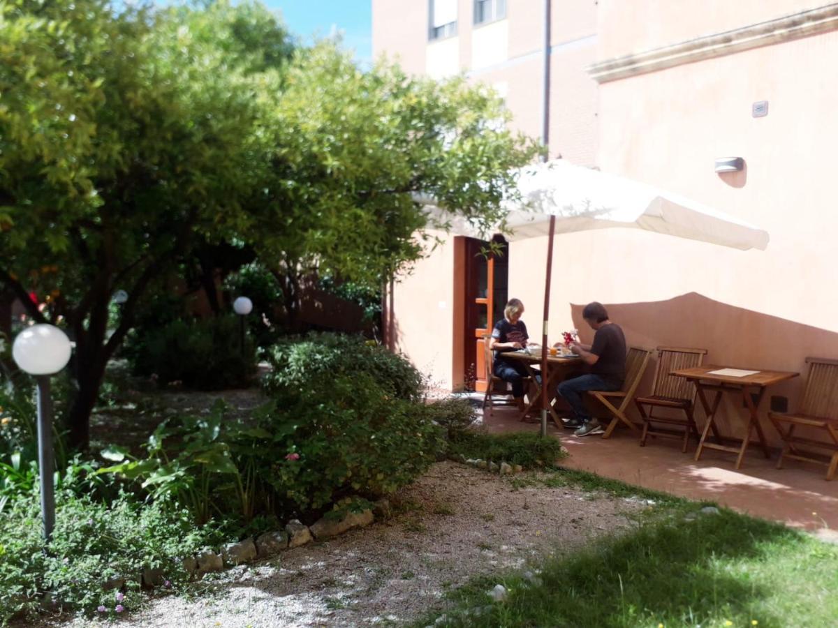 Oasi Ottocento Acomodação com café da manhã Quartu SantʼElena Exterior foto